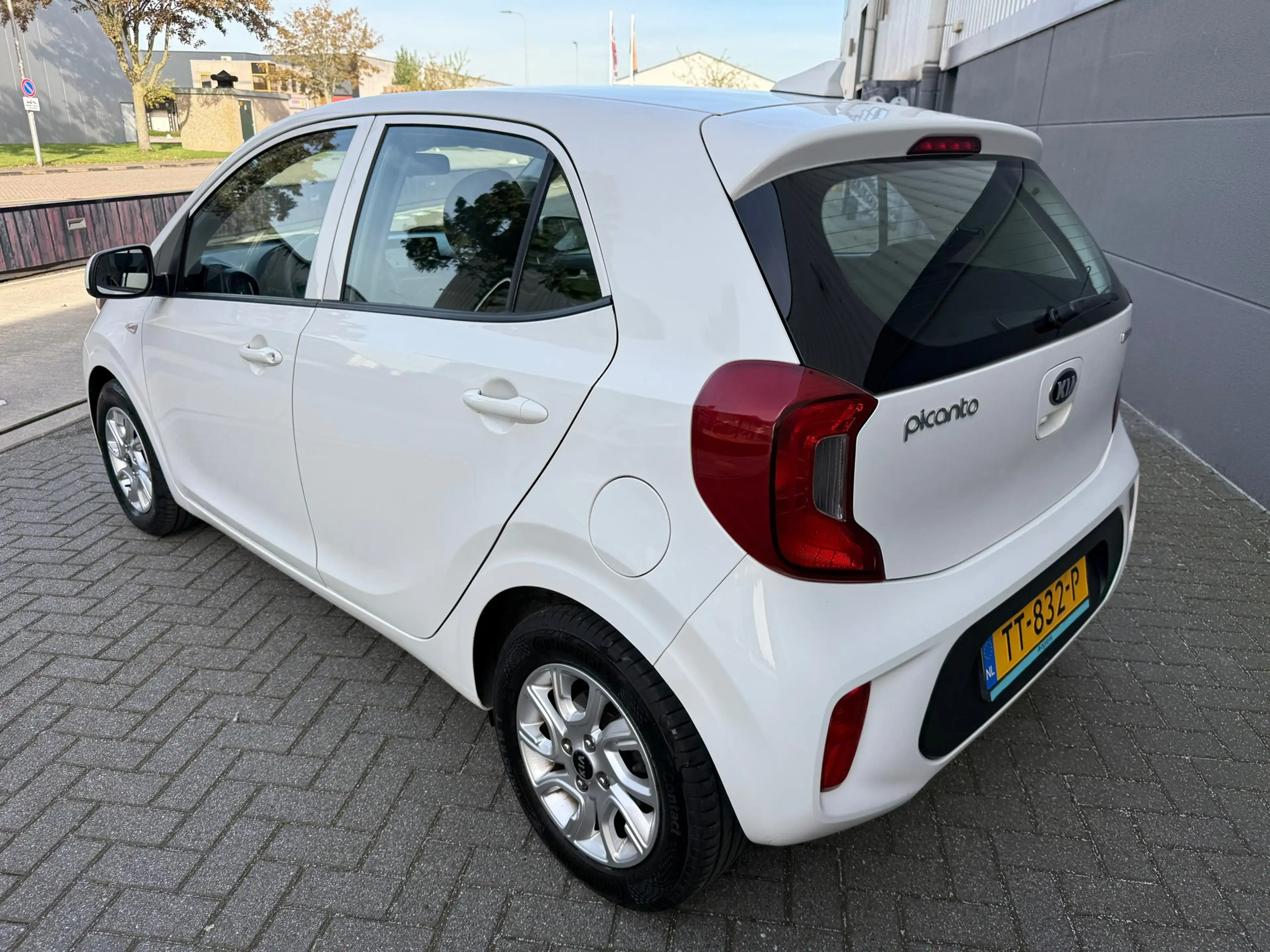 Kia Picanto 1.0 CVVT ComfortPlusLine*APK*NAP*NAVI*CAMERA*ELKT- — photo 7