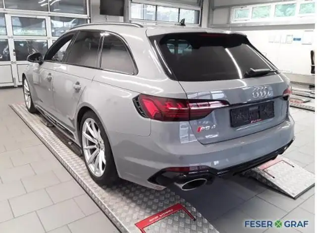 Audi RS4 view 2