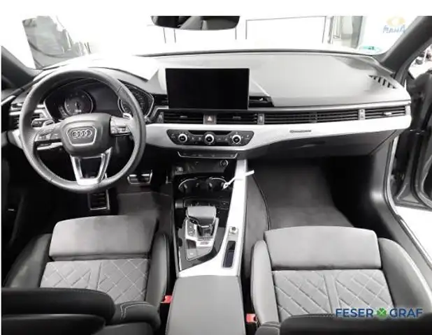 Audi RS4 view 6