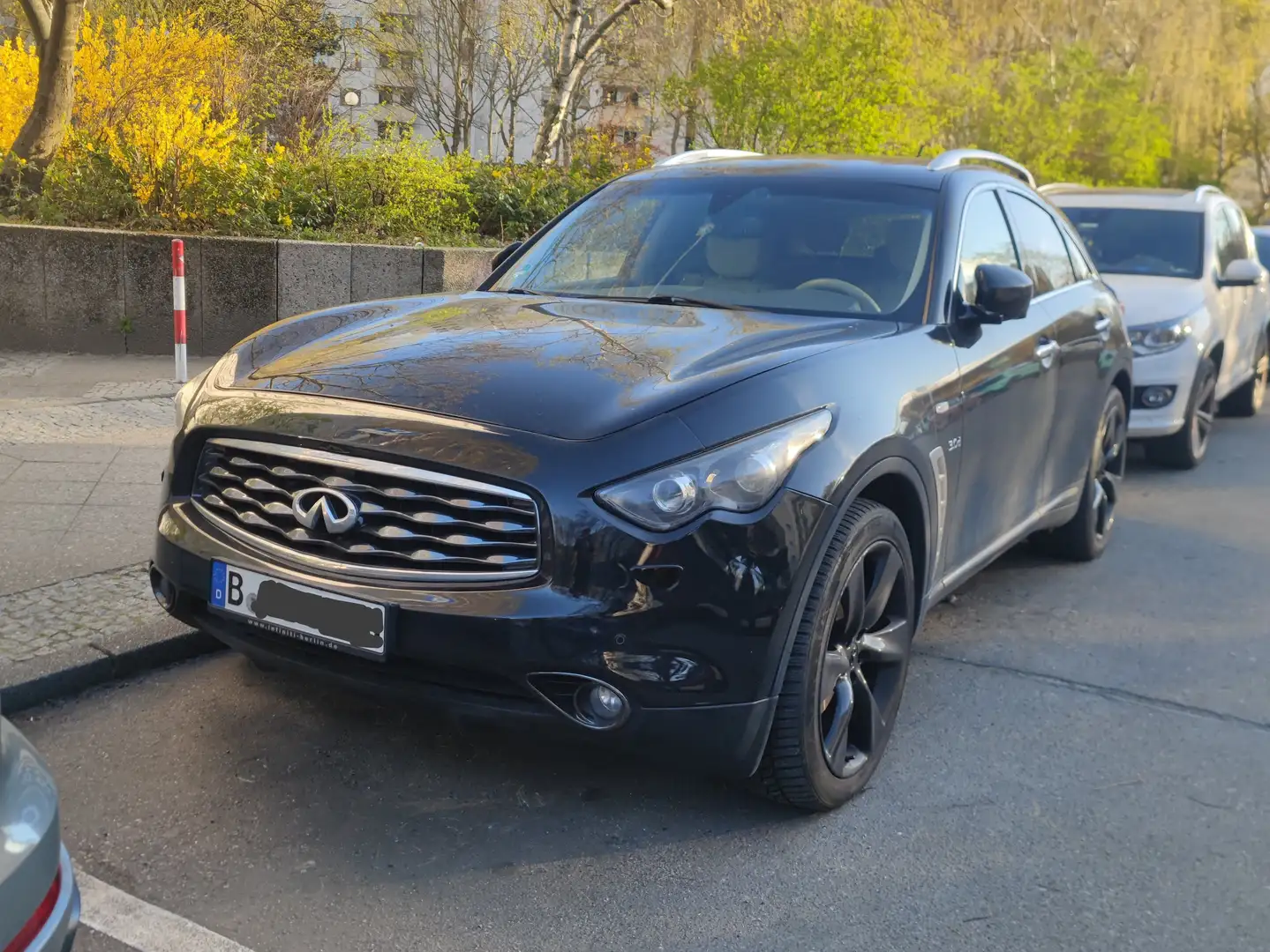 Infiniti FX FX30d AWD Aut. S Premium Schwarz - 1