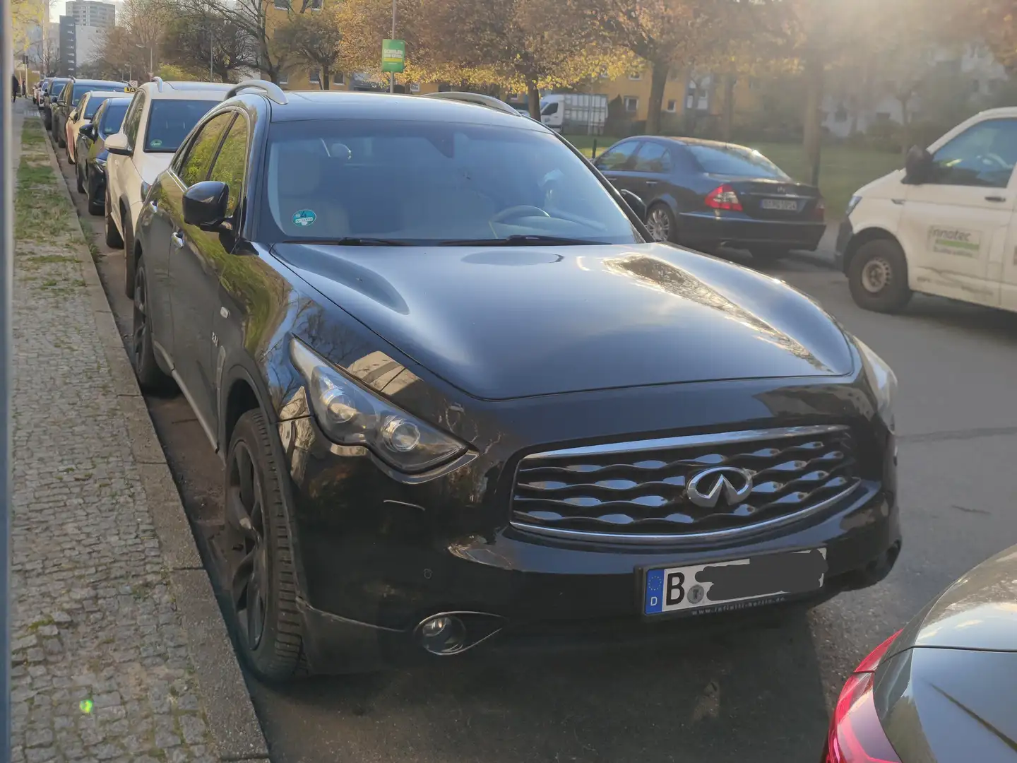 Infiniti FX FX30d AWD Aut. S Premium Schwarz - 2