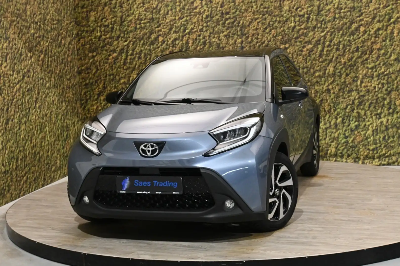 Toyota Aygo X 1.0 VVT-i S-CVT Puls team Grijs - 1