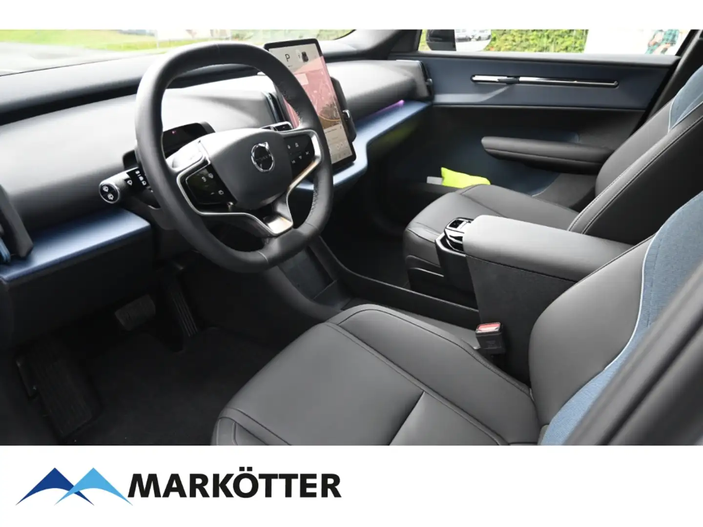 Volvo EX30 AWD Ultra Performance ACC/AHK/360°/H&K/Pano Grau - 2