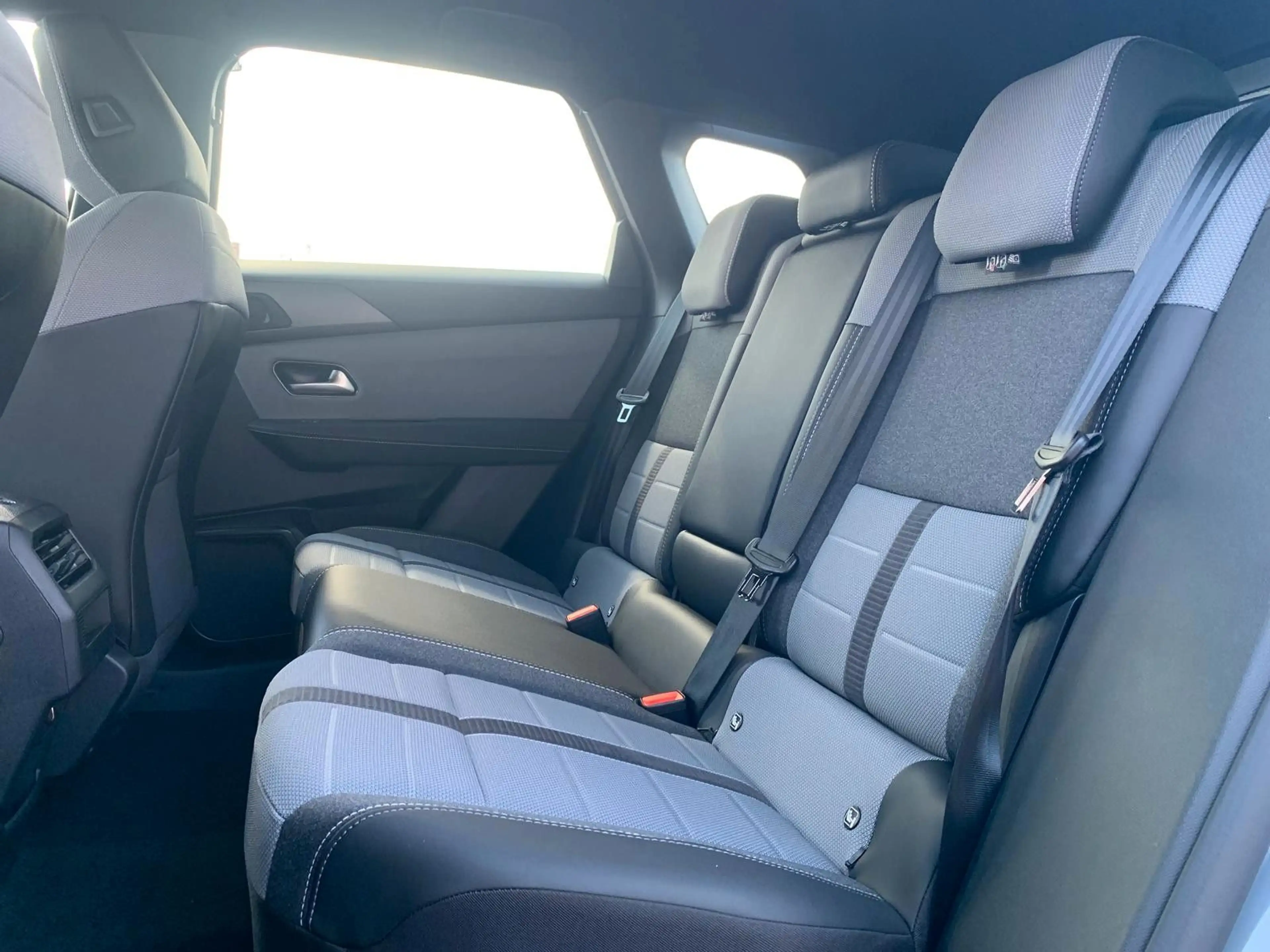 Opel Grandland X Grandland Electric Ultimate 213PS *73kWH*MATRIX* — photo 10