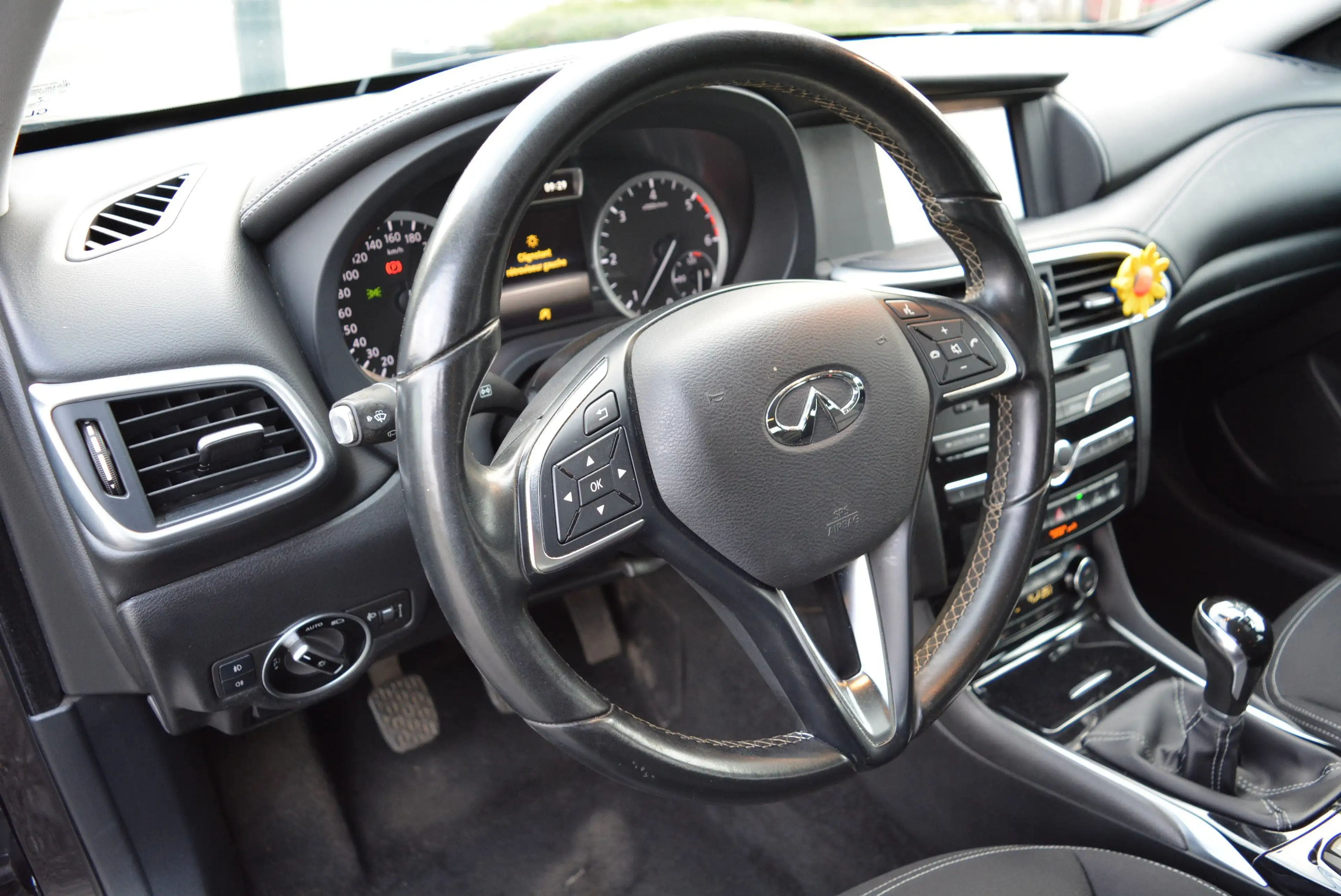 Infiniti Q30 Q30 1.5d Premium — photo 12