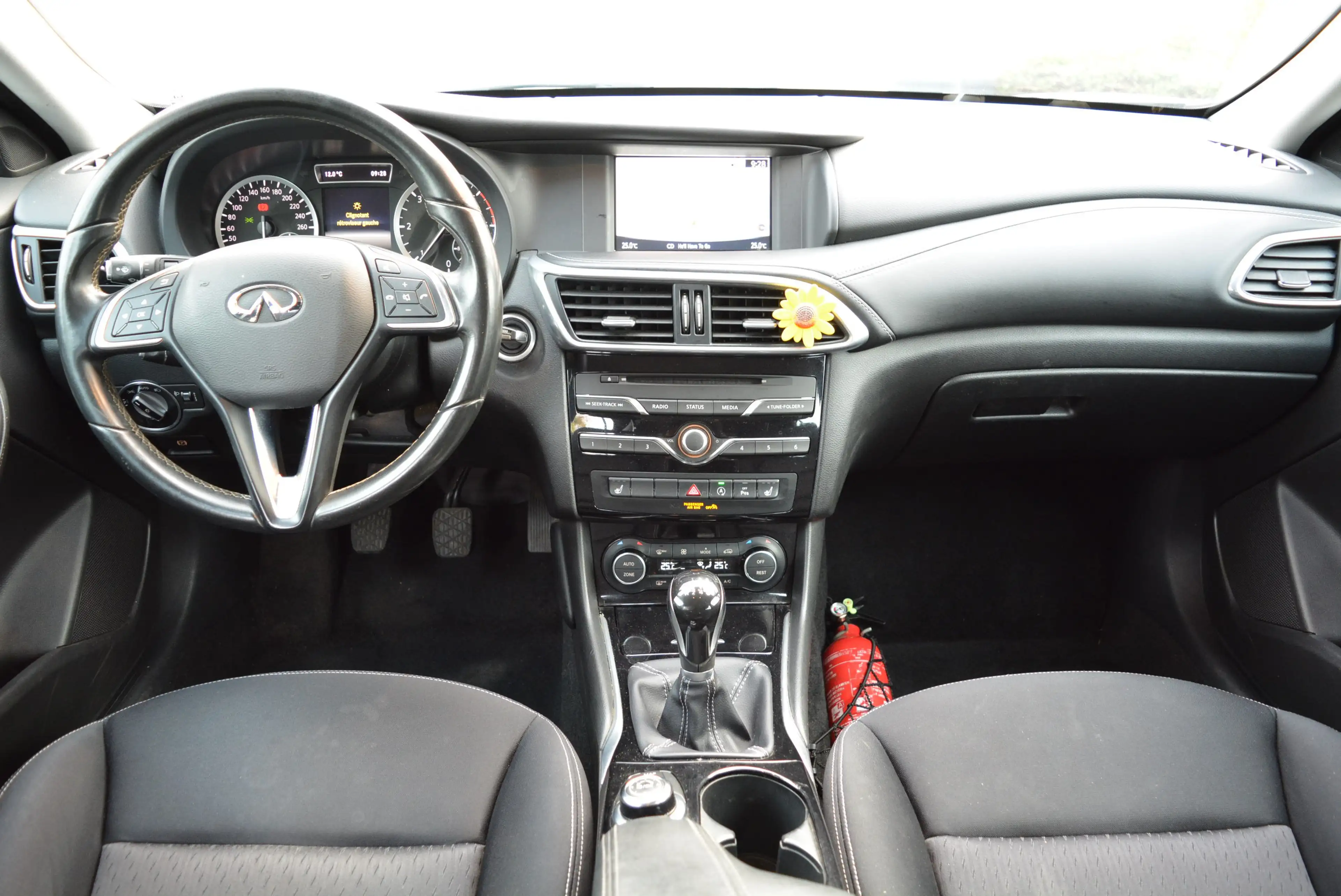 Infiniti Q30 Q30 1.5d Premium — photo 10