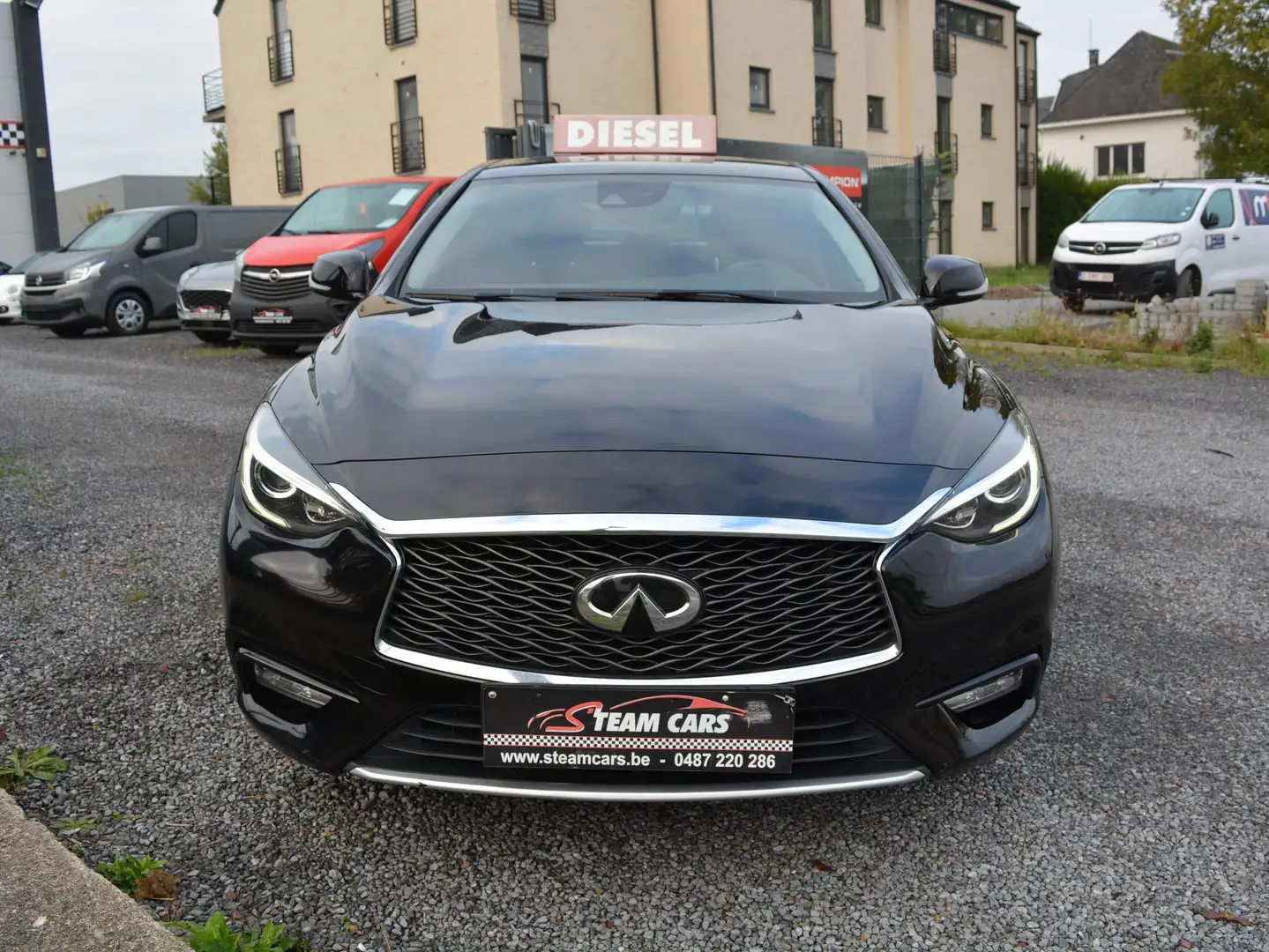 Infiniti Q30 Q30 1.5d Premium Schwarz - 2