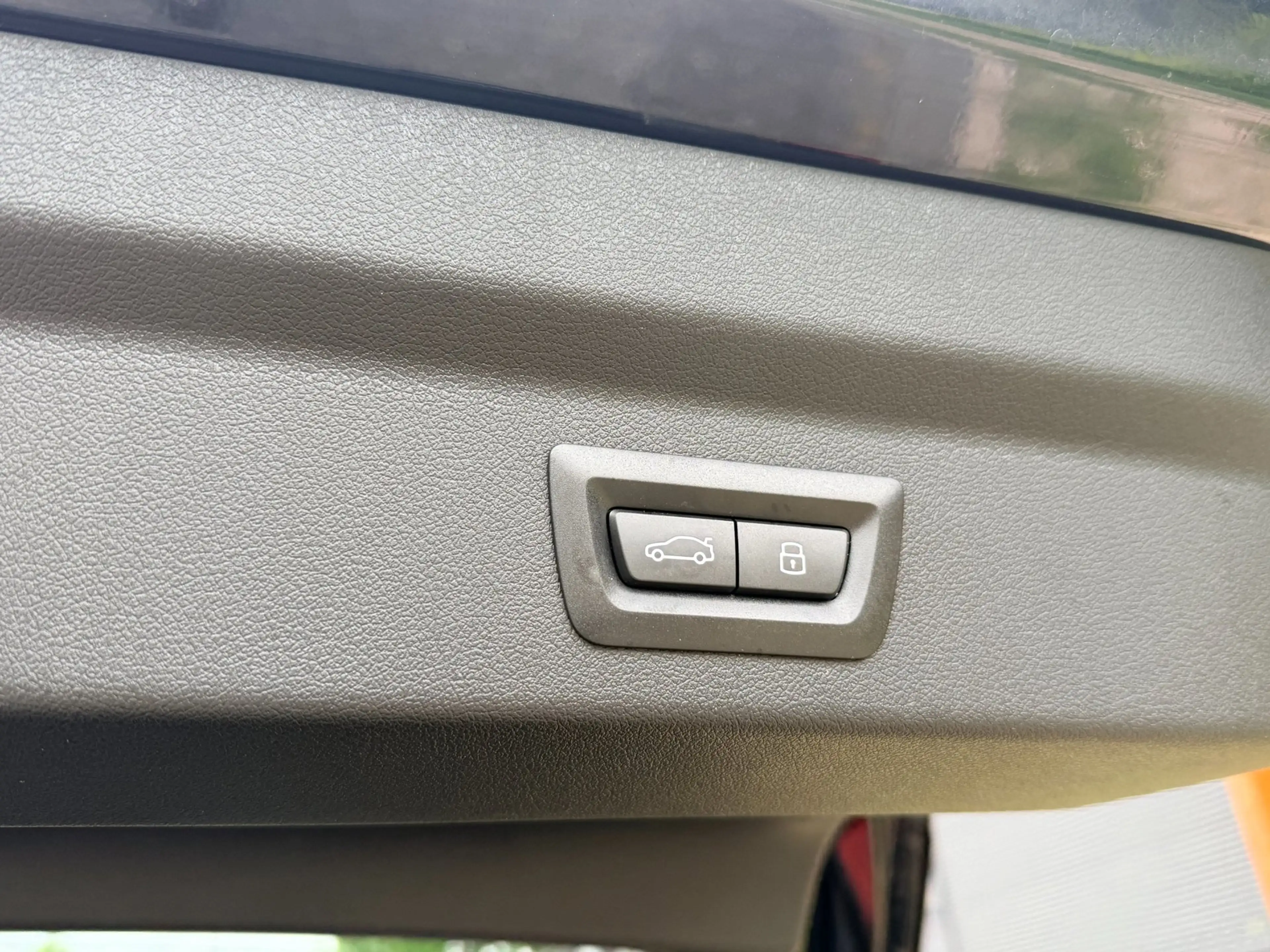BMW iX2 EDrive20 M- sport, trekhaak, H&K, driving assistan — photo 28