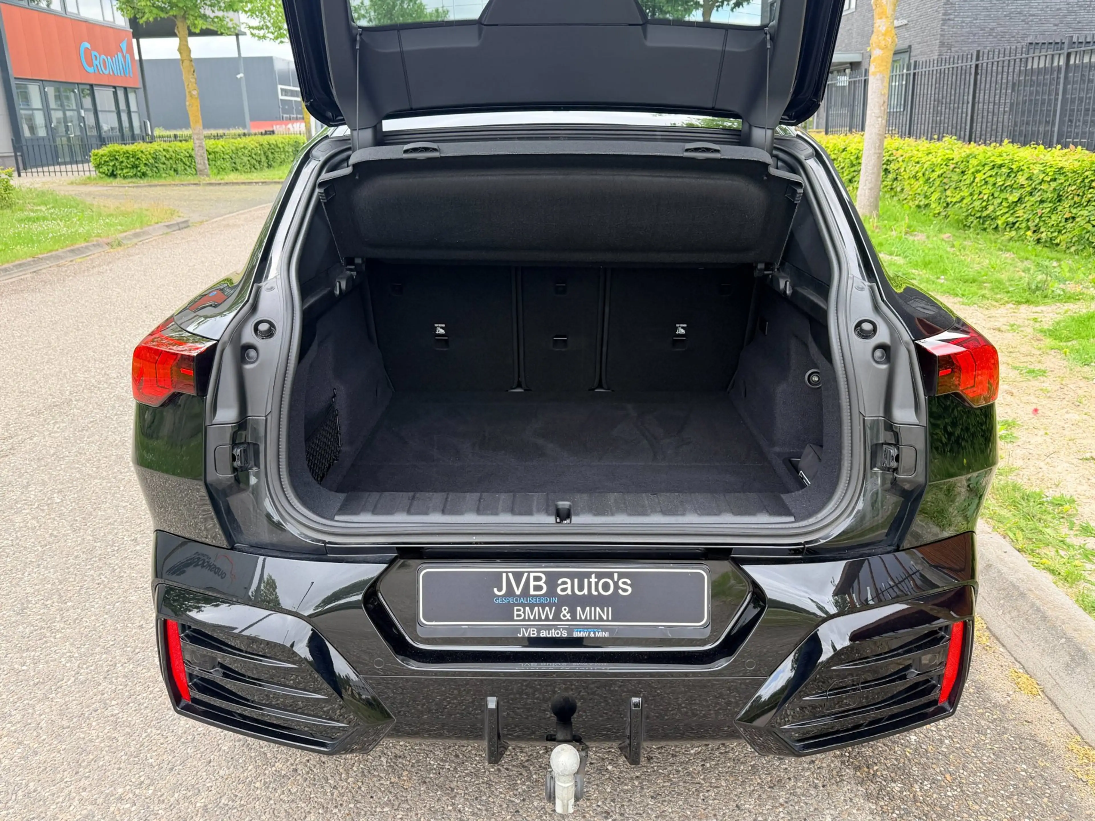 BMW iX2 EDrive20 M- sport, trekhaak, H&K, driving assistan — photo 27