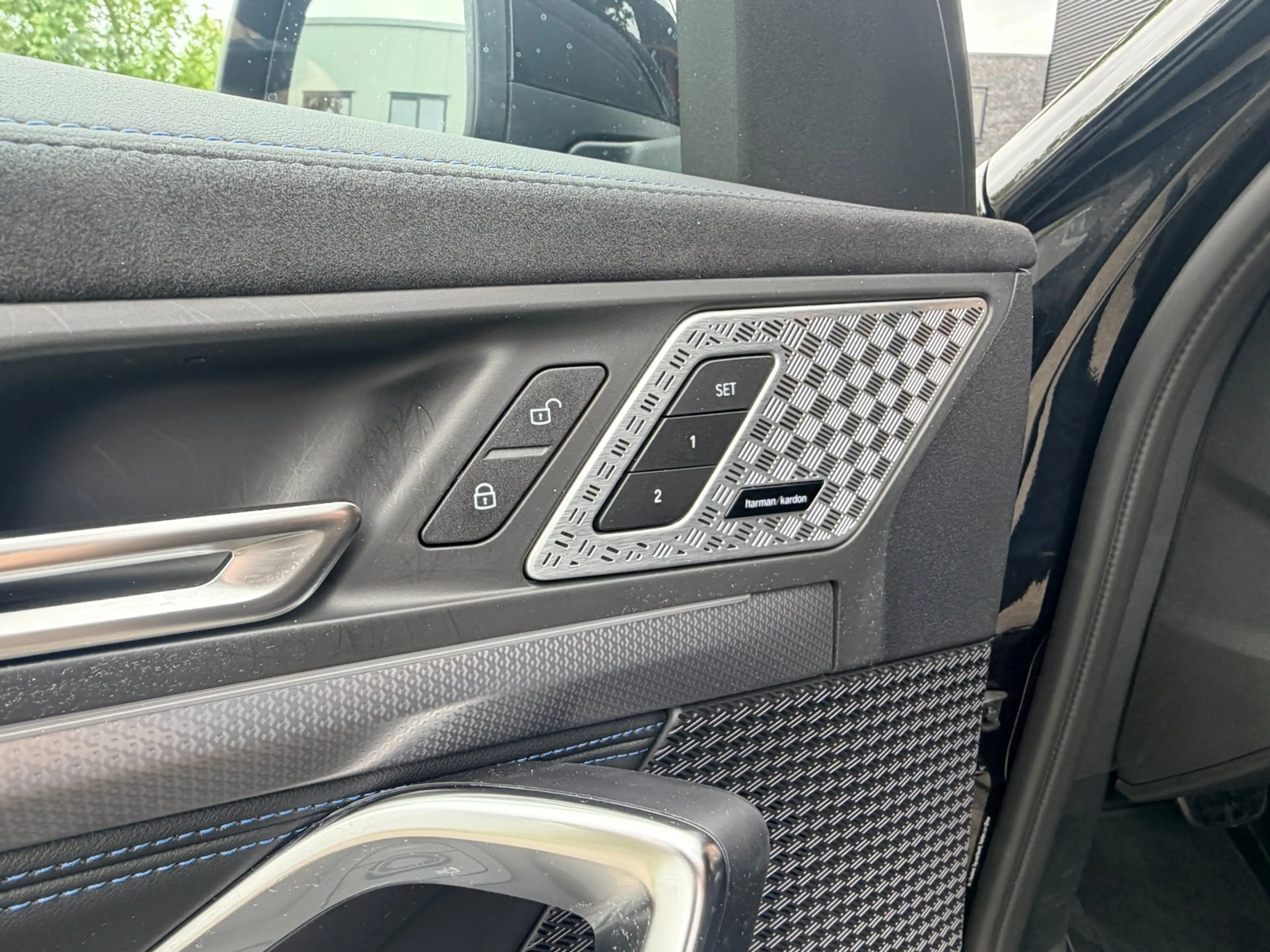 BMW iX2 EDrive20 M- sport, trekhaak, H&K, driving assistan — photo 4