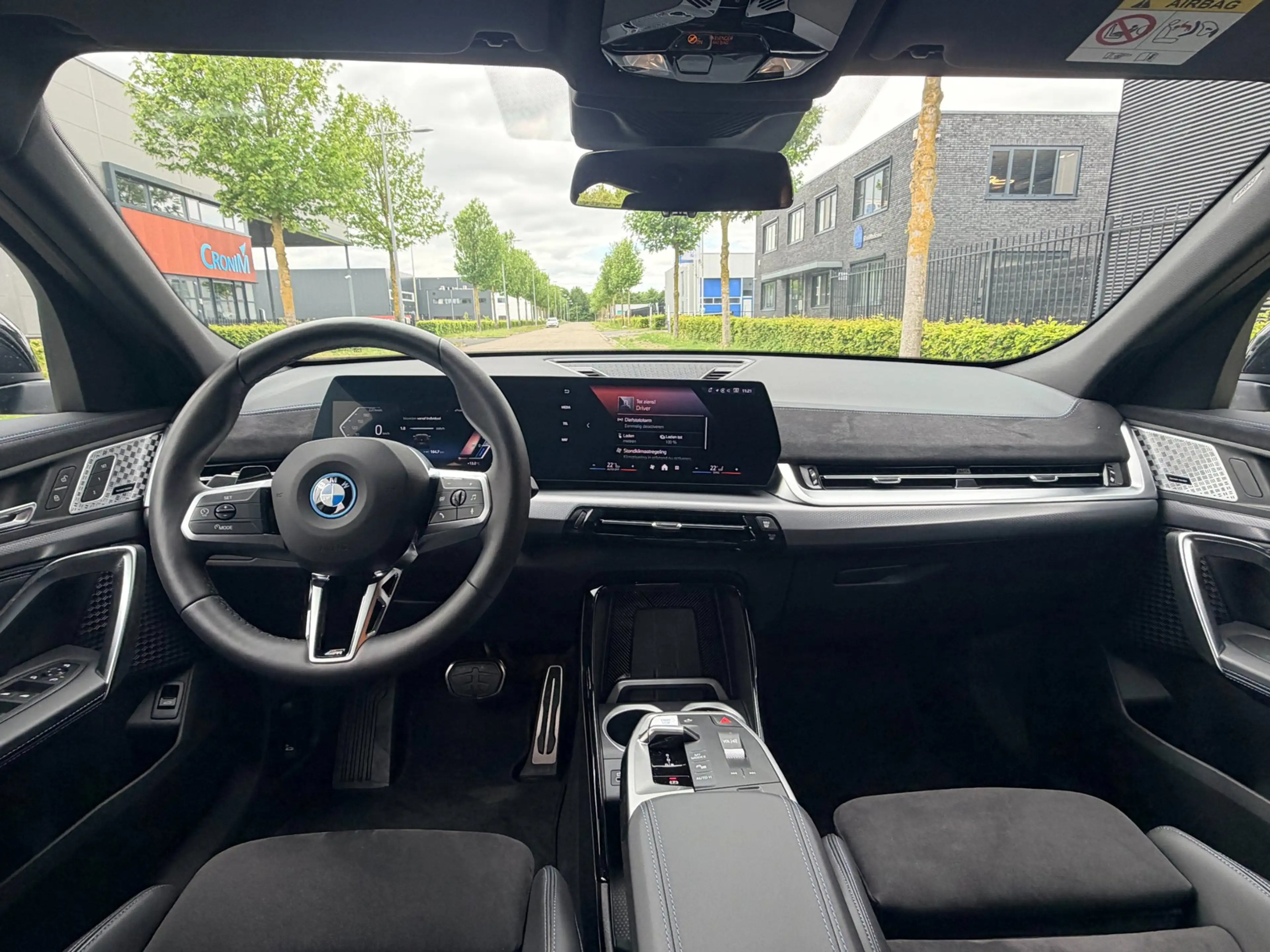 BMW iX2 EDrive20 M- sport, trekhaak, H&K, driving assistan — photo 8
