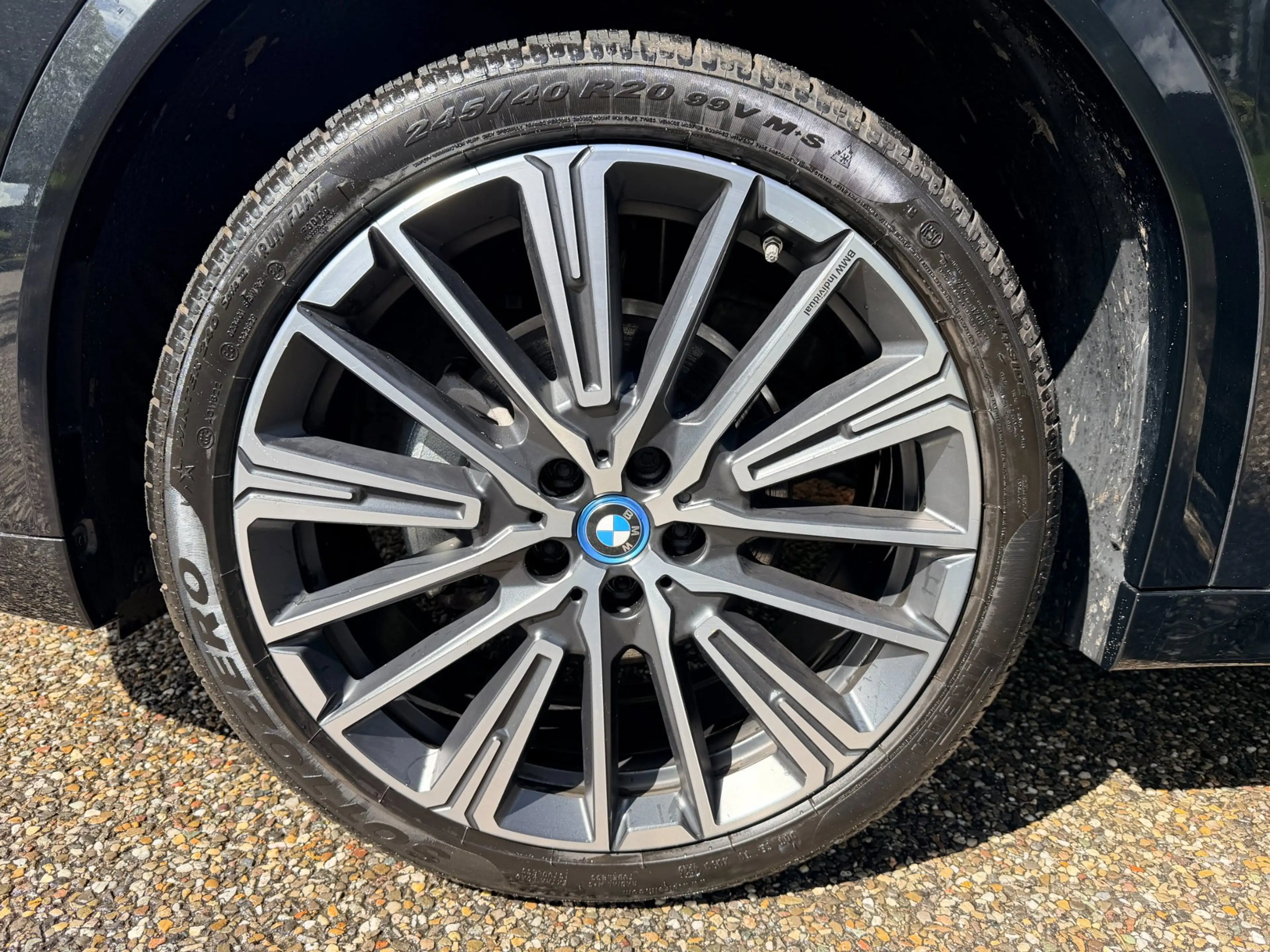 BMW iX2 EDrive20 M- sport, trekhaak, H&K, driving assistan — photo 18