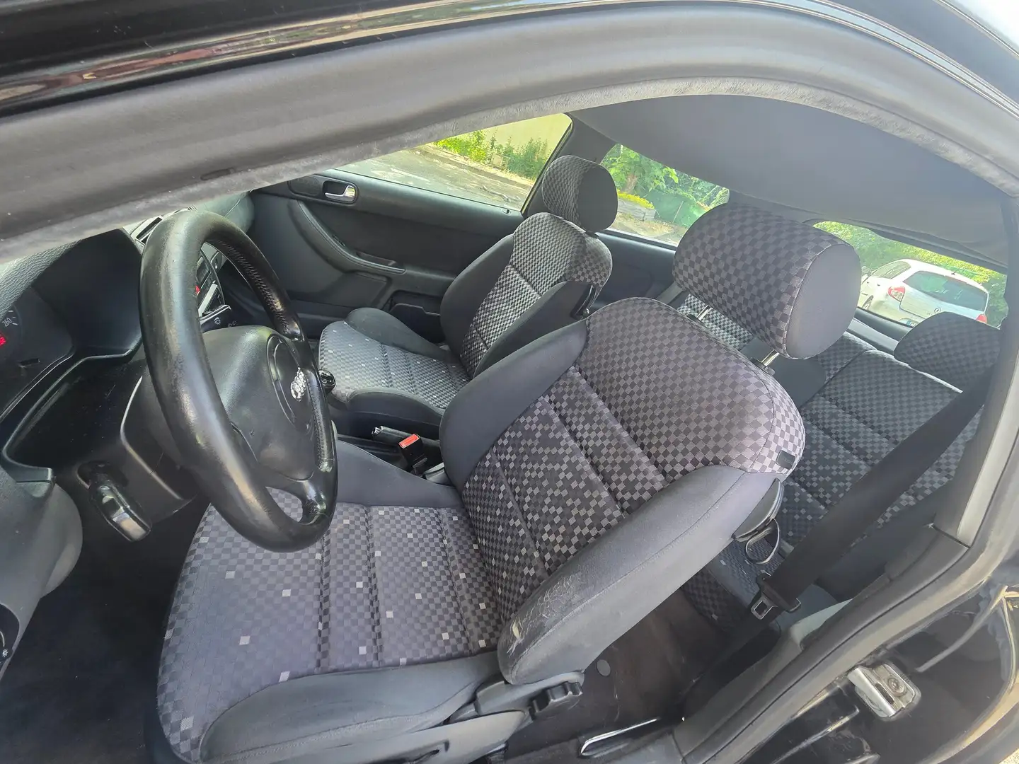 Audi A3 Ambition chassis sport Noir - 1
