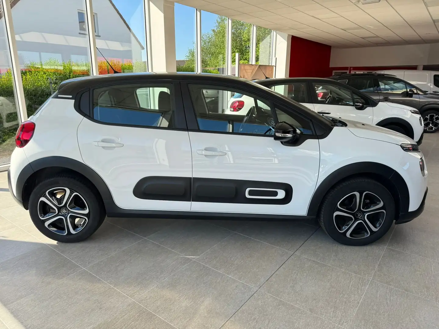 Citroen C3 1.2i PureTech Shine GPS // Apple Carplay Blanc - 2
