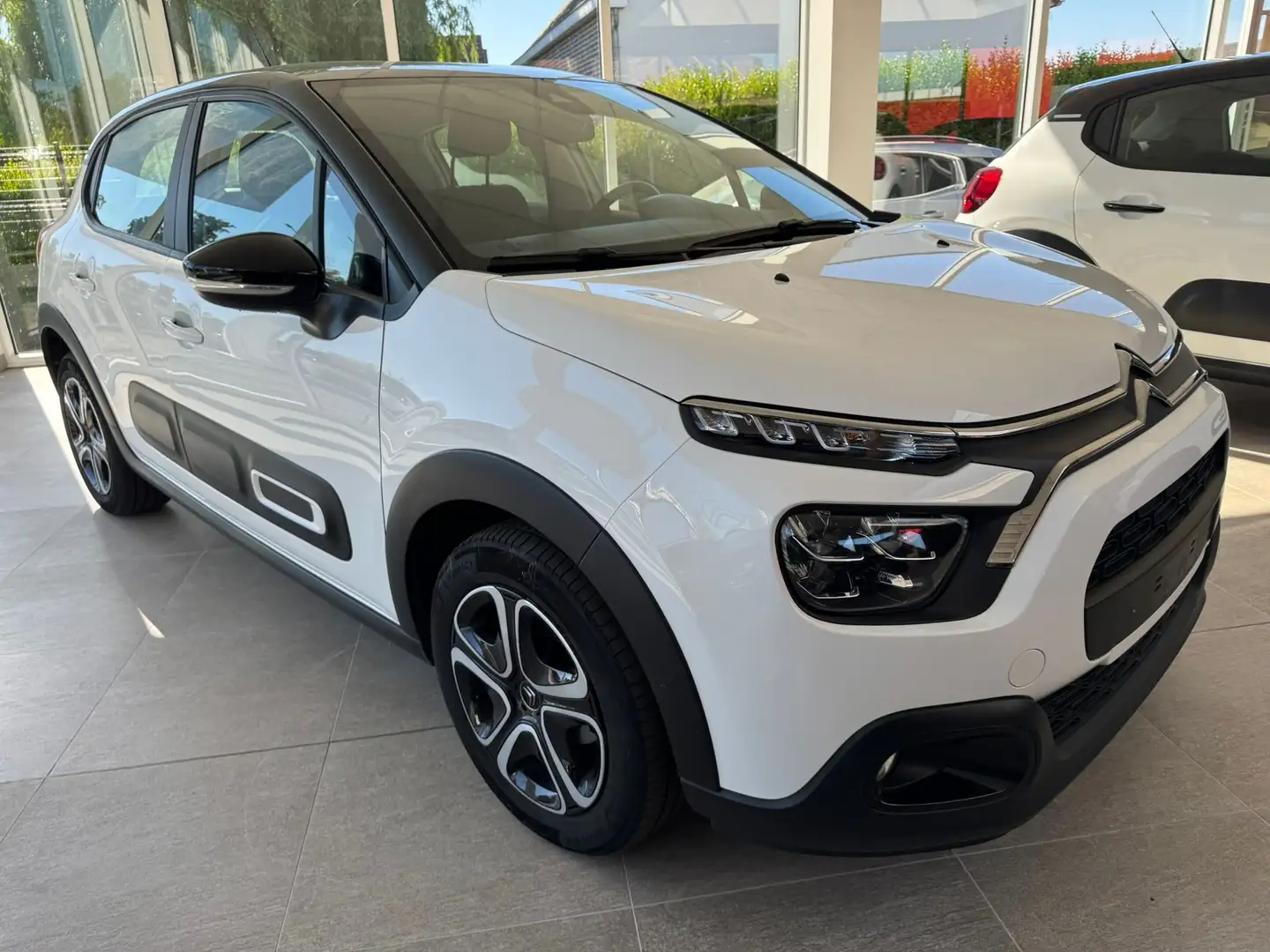 Citroen C3 1.2i PureTech Shine GPS // Apple Carplay Blanc - 1