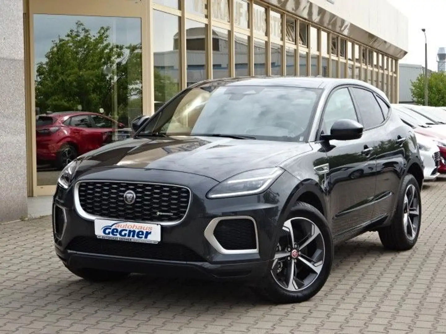 Jaguar E-Pace P300e R-DYNAMIC AWD Panorama Grau - 2