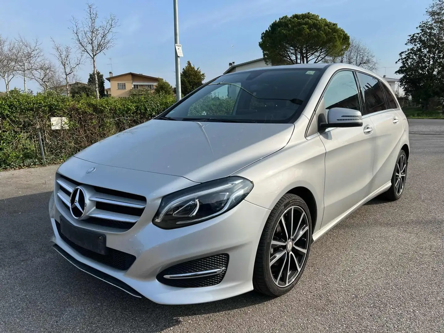 Mercedes-Benz B 180 d Premium Automatica Grijs - 1