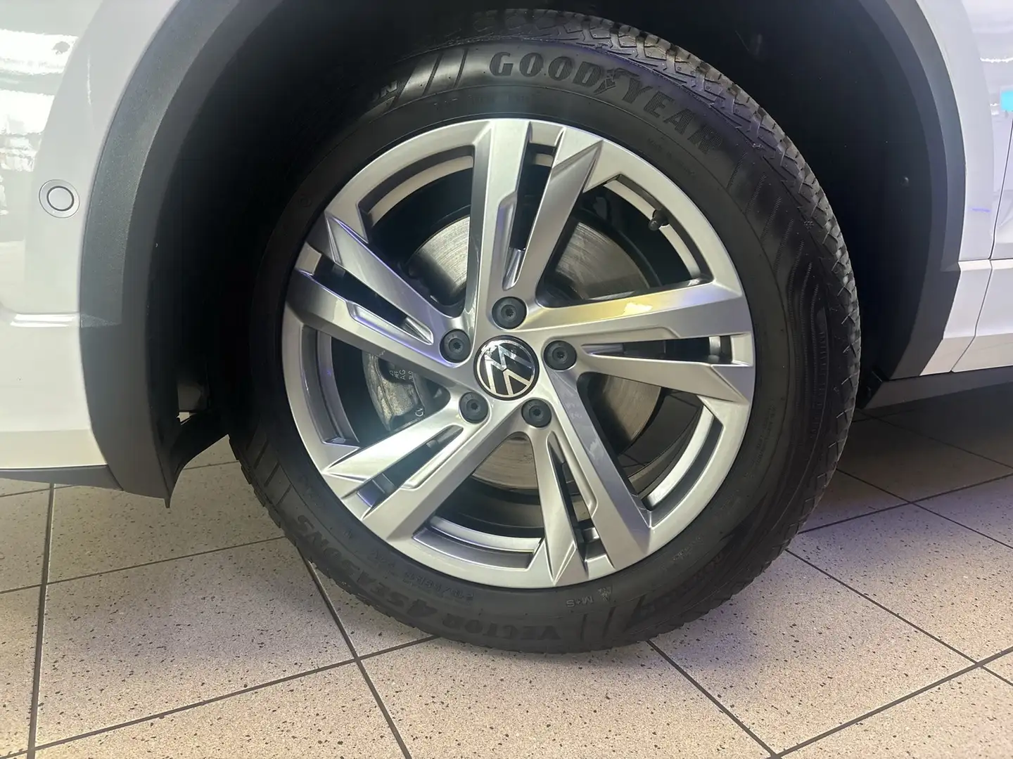 Volkswagen T-Roc 2.0 TDI DSG R-Line LED+KAMERA+ACC+NAVI+AHK Weiß - 2