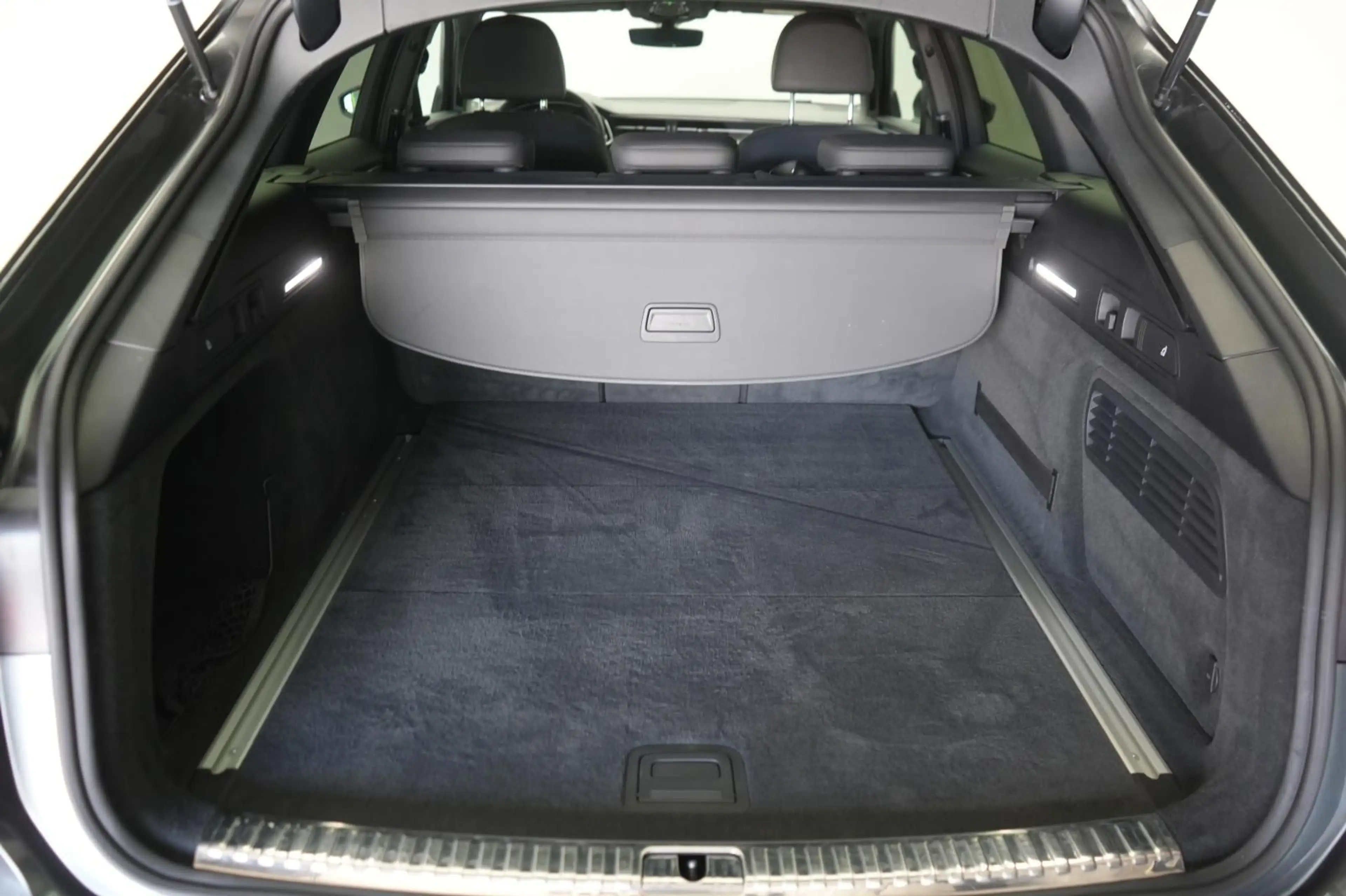 Audi A6 40 TDI S tronic Leder/ACC/Virtual/Lane/ — photo 7