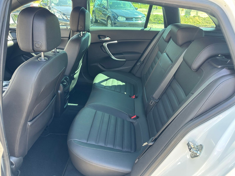 Opel Insignia Sports Tourer 2.0 CDTI Sport Edition — photo 11