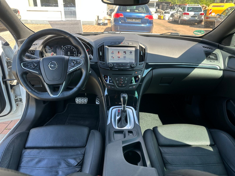 Opel Insignia Sports Tourer 2.0 CDTI Sport Edition — photo 12