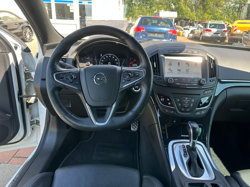 Opel Insignia Sports Tourer 2.0 CDTI Sport Edition — photo 13