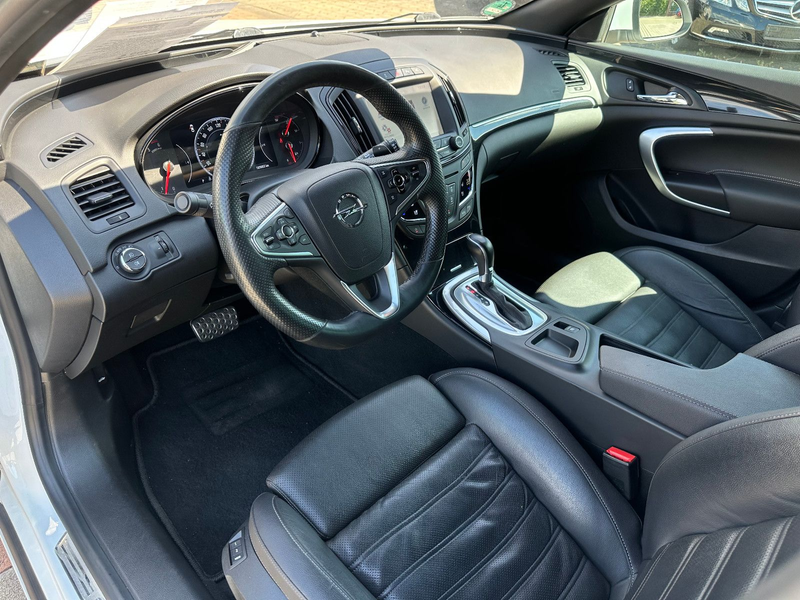 Opel Insignia Sports Tourer 2.0 CDTI Sport Edition — photo 10