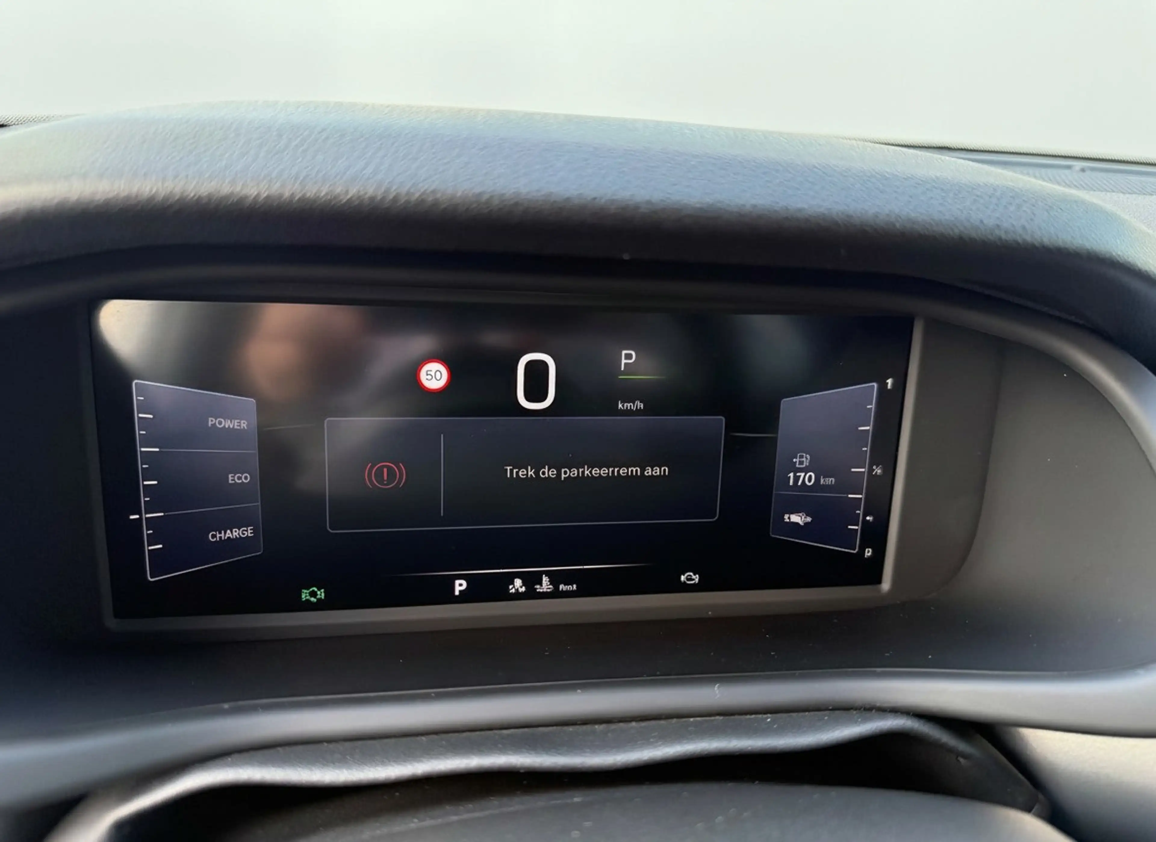 Jeep Avenger 1.2 e-Hybrid Altitude jbl, virtual dis, led — photo 15