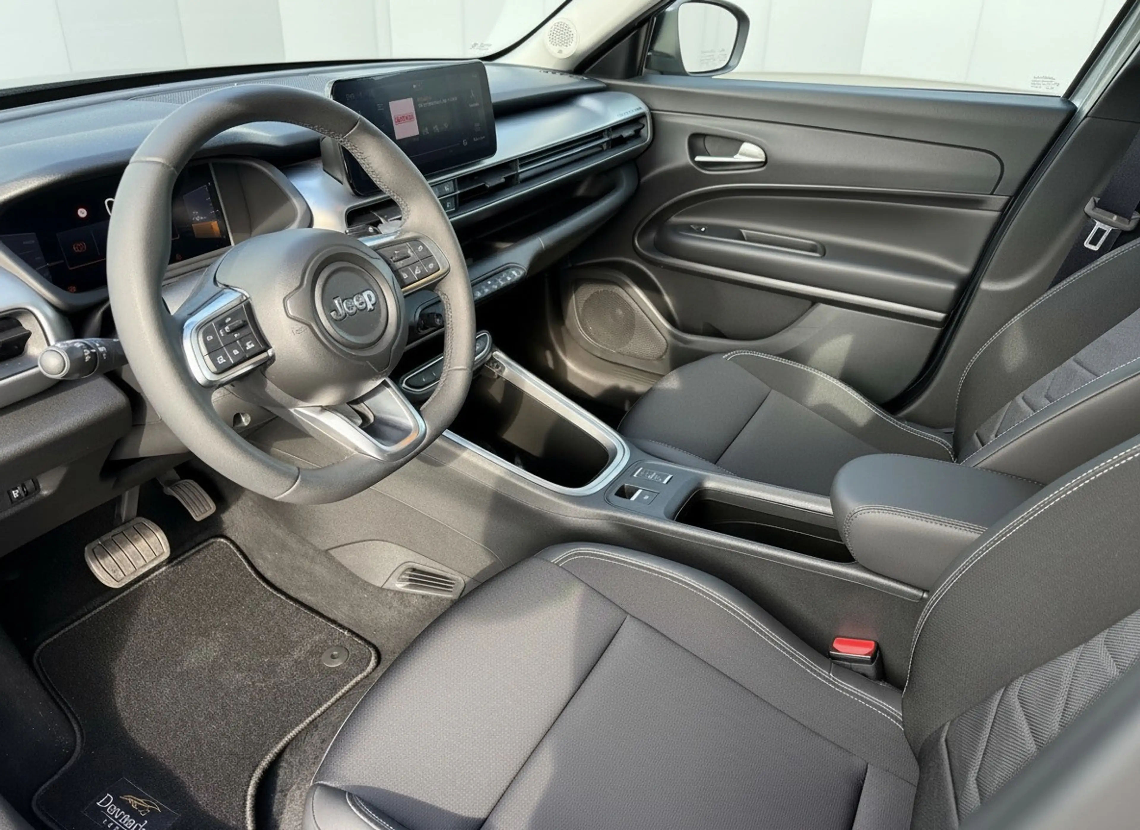 Jeep Avenger 1.2 e-Hybrid Altitude jbl, virtual dis, led — photo 10