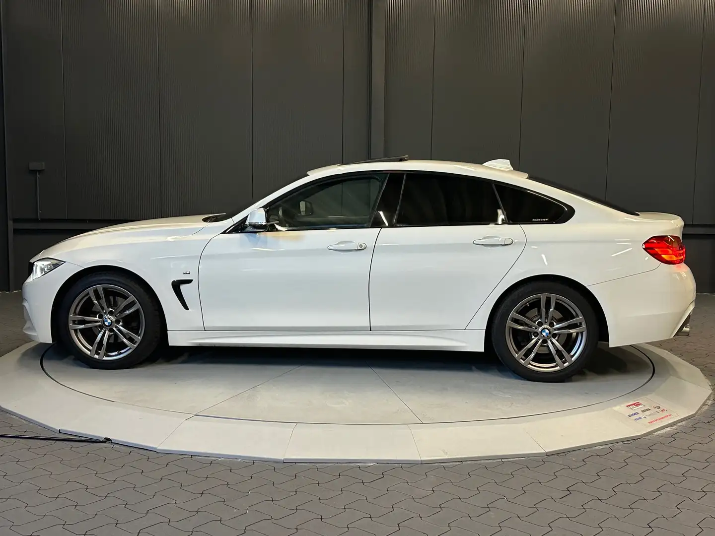 BMW 420 d Gran Coupé M-Sport*Glasdach*NAVI*Harman/Kardo Fehér - 2