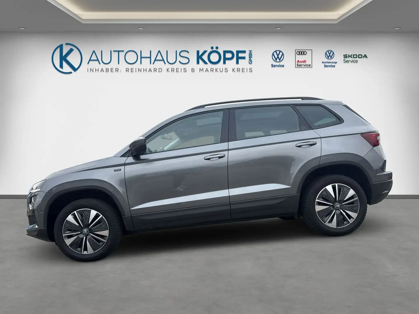 Skoda Karoq Selection 1.5TSI DSG AHK Pano Matrix LED Tour Grau - 2