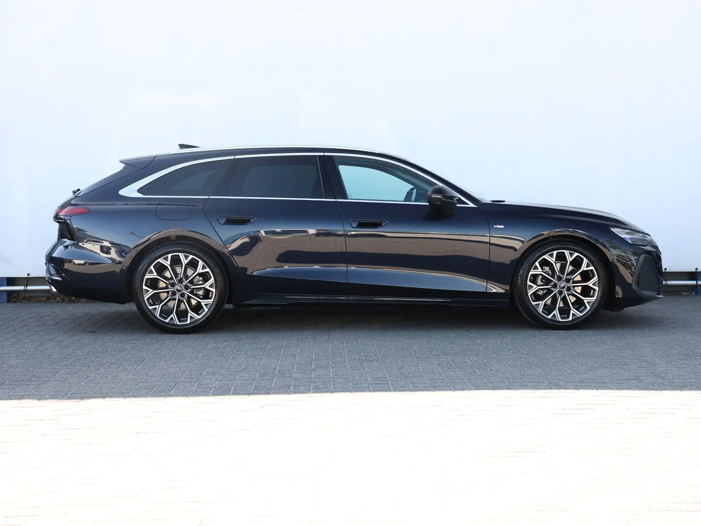 Audi A6 Avant Advanced edition 40 TFSI 150 kW / 204 PK Ava Blau - 2