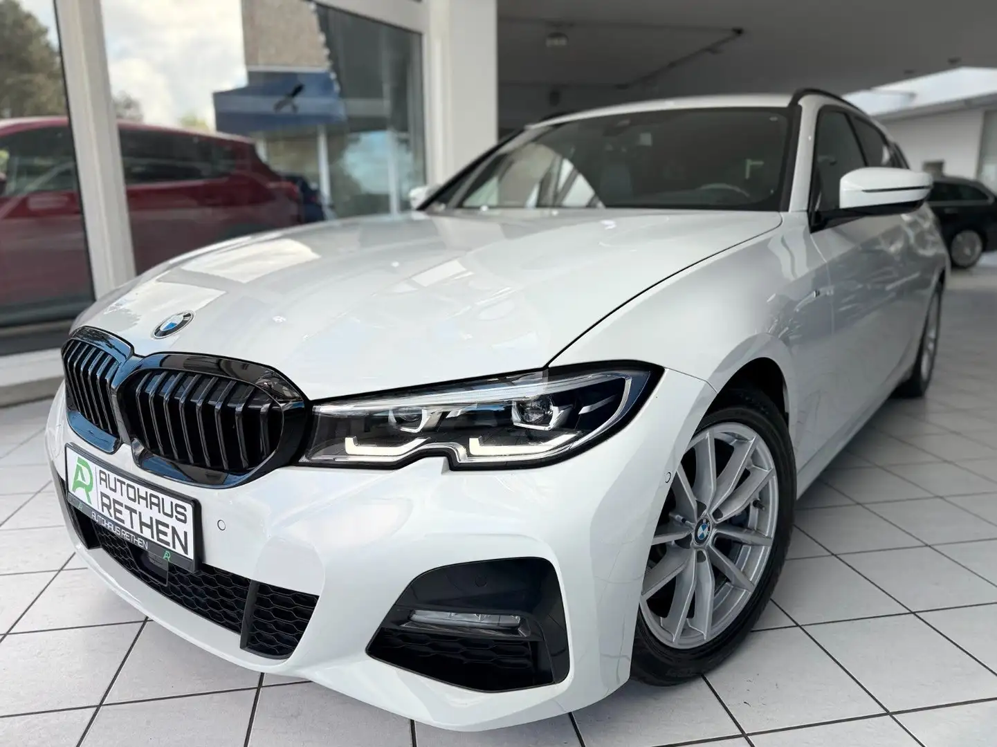 BMW 330 i*M SPORT *ACC*AHK*BMW-SERVICE*LIVE Cockpit* Weiß - 1