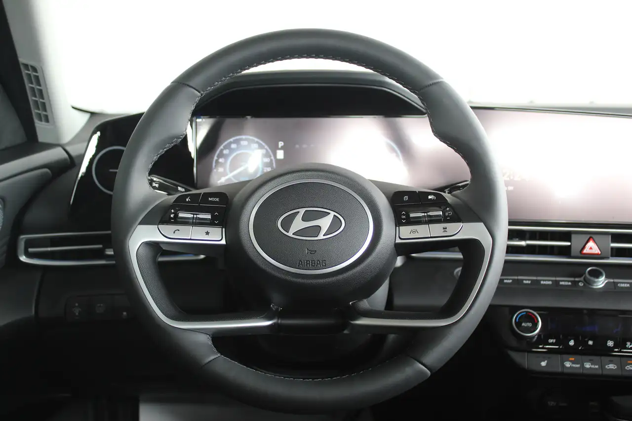 Hyundai ELANTRA снимка Hyundai ELANTRA