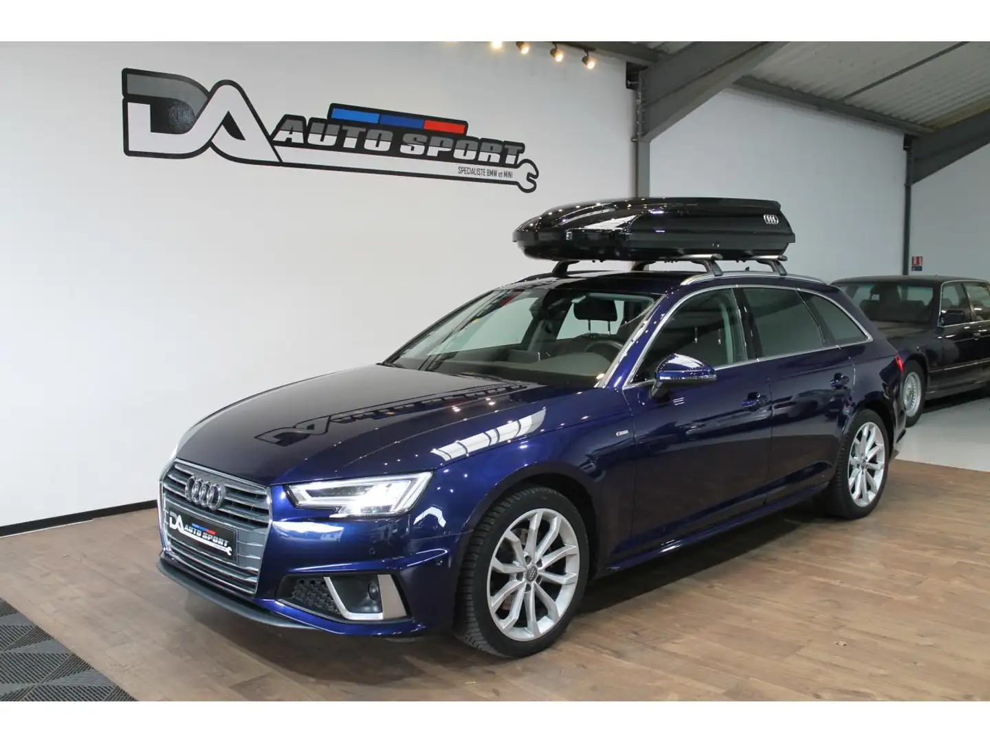 Audi A4 Avant 2.0 40 TFSI - 190 - BV S-tronic BREAK S line PHASE 2 Bleu - 1