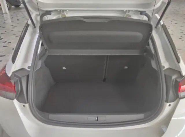 Opel Corsa view 8
