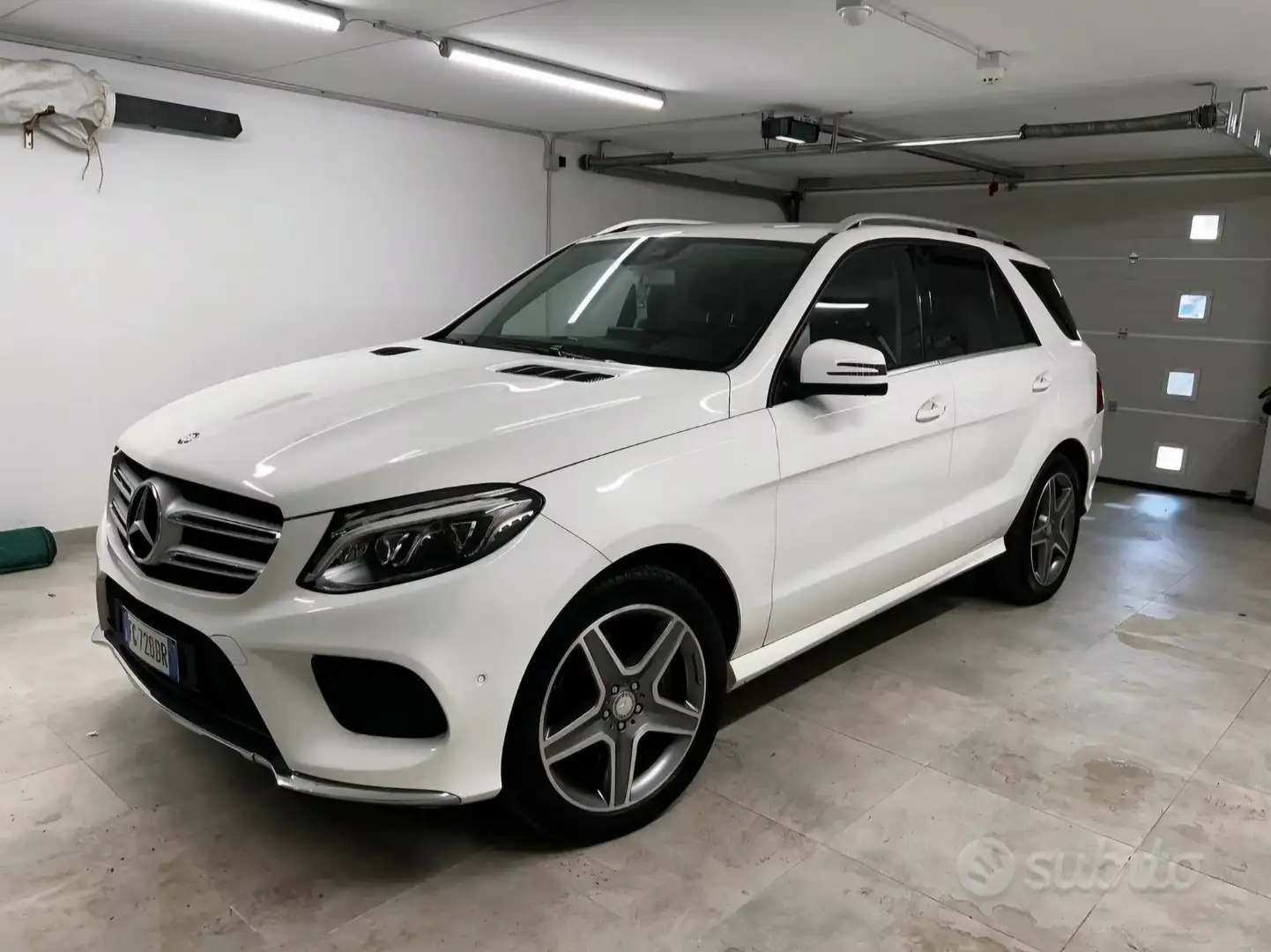 Mercedes-Benz GLE 350 d 4Matic 9G-TRONIC AMG Line - 1