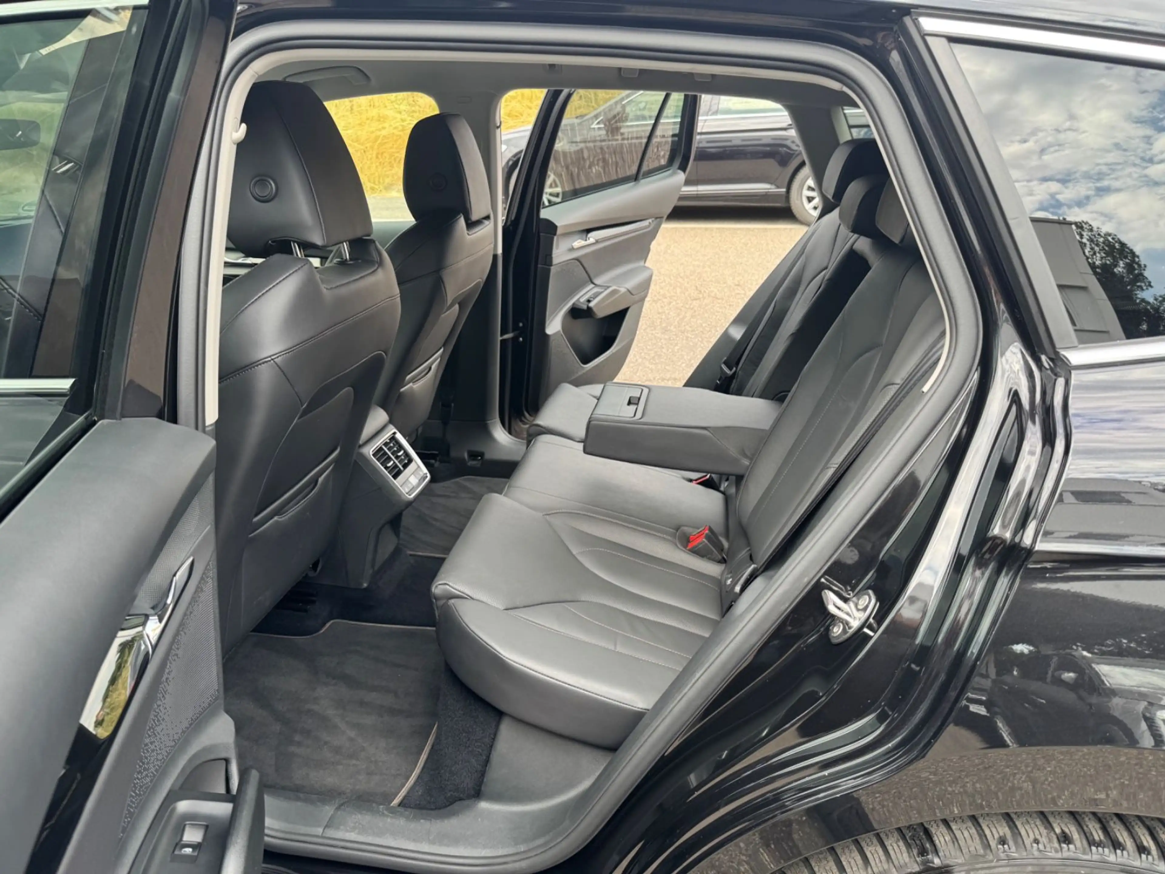 Skoda Enyaq iV 80 Suite Navi LED Kamera ACC AHK 1.H — photo 13
