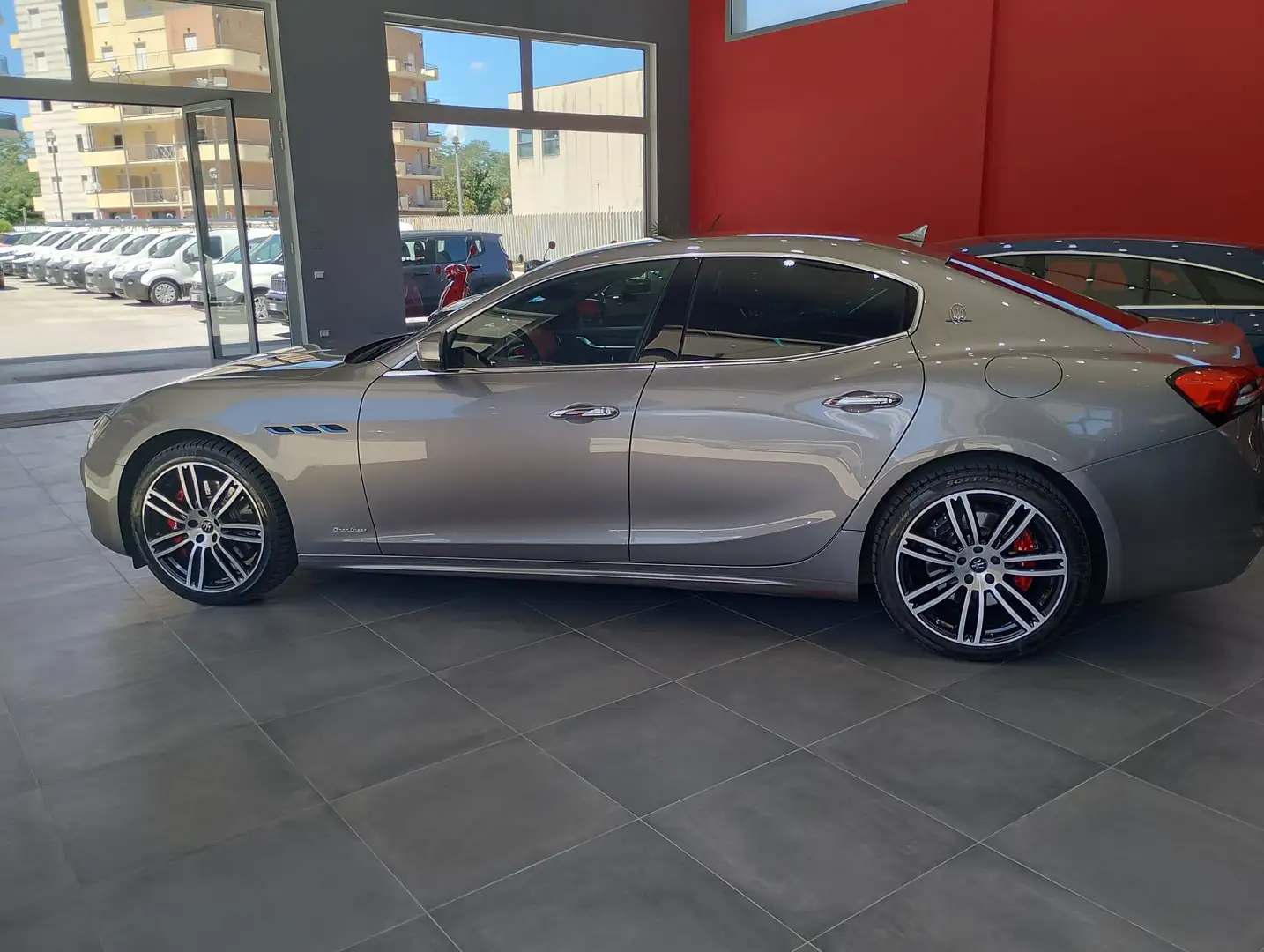 Maserati Ghibli Ghibli III 2021 2.0 mhev Granlusso 330cv auto Gris - 2