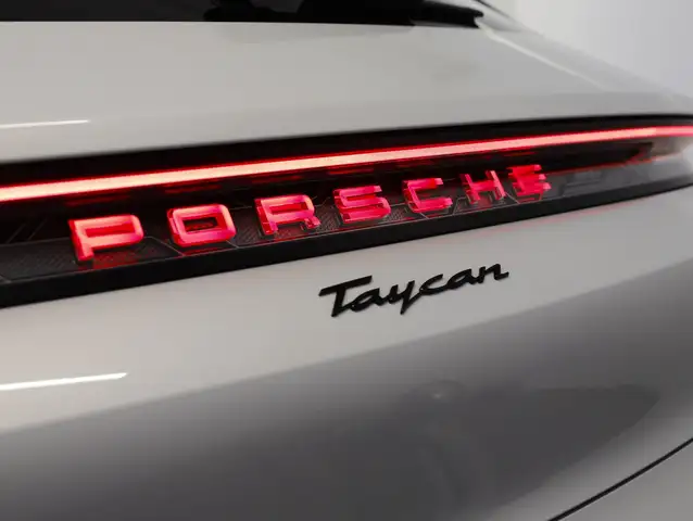 Porsche Taycan Sport Turismo Black Edition Ansicht 6