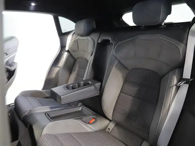 Porsche Taycan Sport Turismo Black Edition Ansicht 42