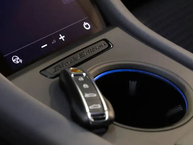 Porsche Taycan Sport Turismo Black Edition Ansicht 17