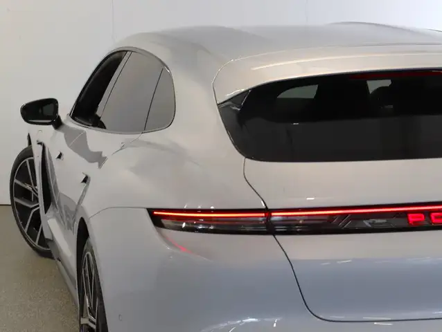 Porsche Taycan Sport Turismo Black Edition Ansicht 5