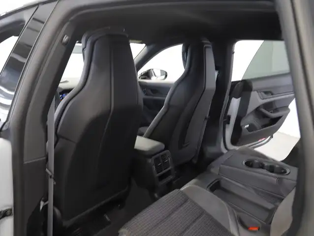 Porsche Taycan Sport Turismo Black Edition Ansicht 40