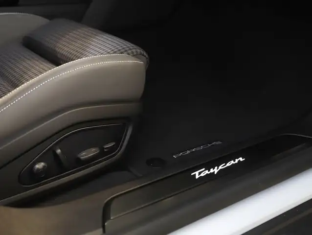 Porsche Taycan Sport Turismo Black Edition Ansicht 38