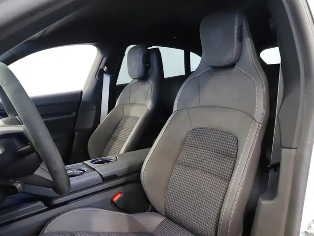 Porsche Taycan Sport Turismo Black Edition Ansicht 21