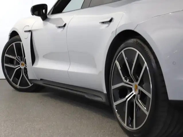 Porsche Taycan Sport Turismo Black Edition Ansicht 3