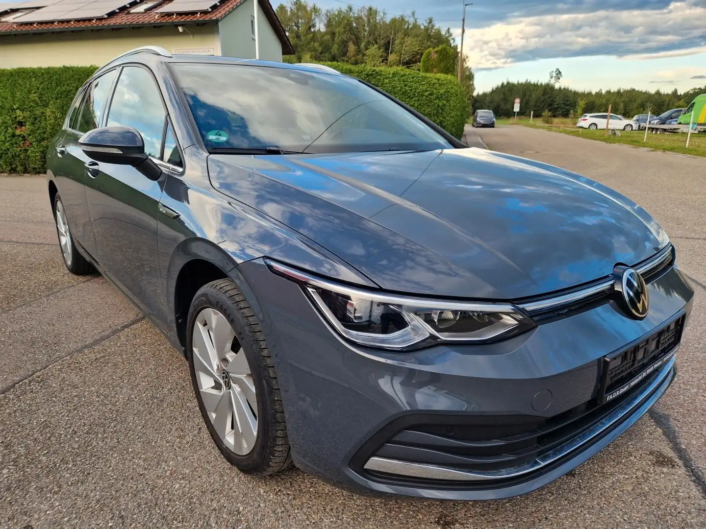 Volkswagen Golf Variant 1.5 eTSI OPF DSG Style Automatic - 1