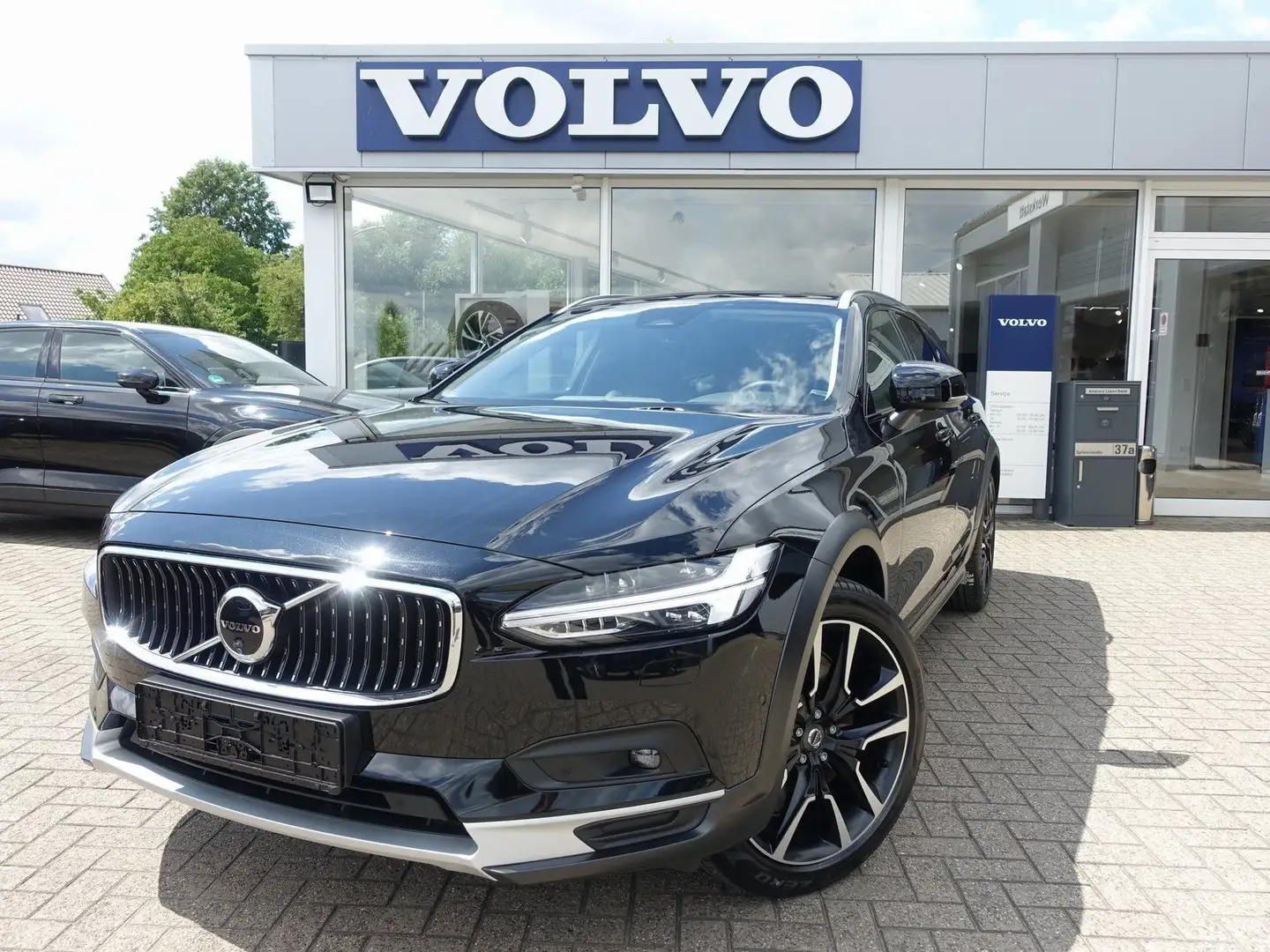 Volvo V90 Cross Country Ultimate B5 AWD/B&W/Massage Schwarz - 1