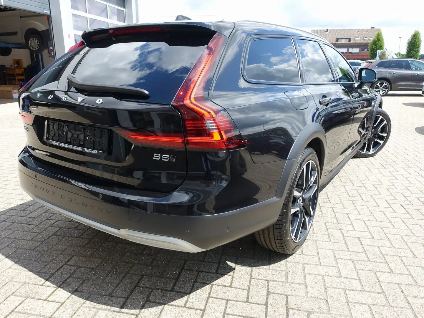 Volvo V90 Cross Country Ultimate B5 AWD/B&W/Massage Schwarz - 2